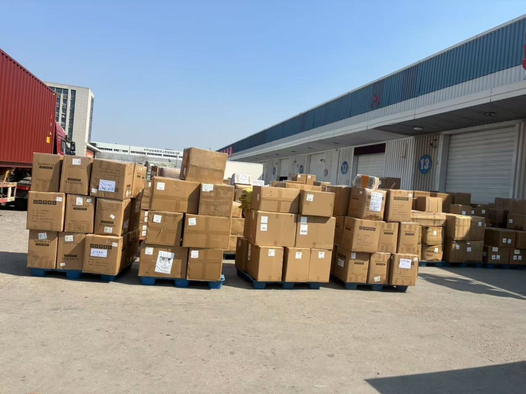 AllDaigou 중국 창고의 출고 전 화물 집하