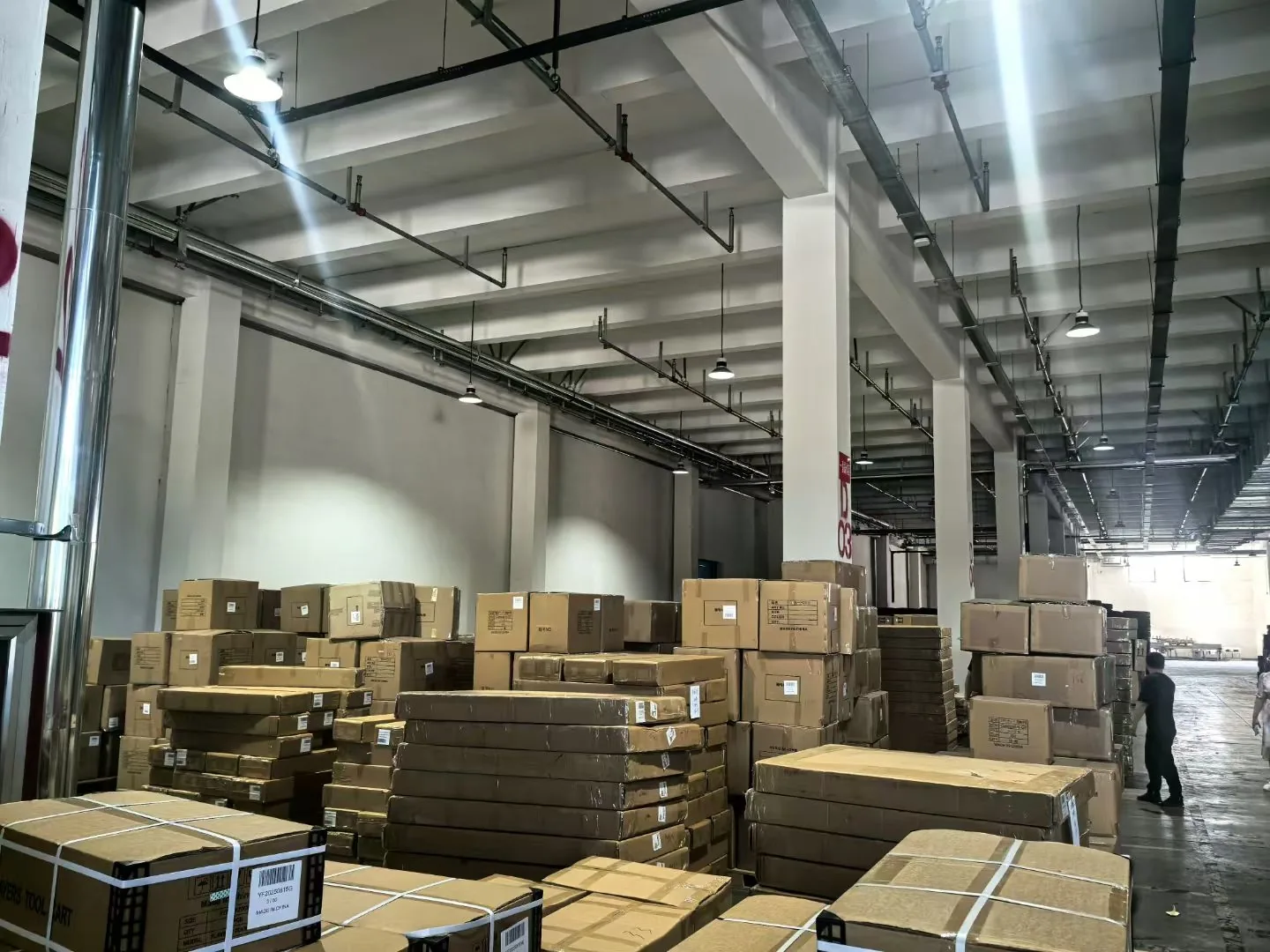 AllDaigou中国倉庫の検品・保管・出荷現場